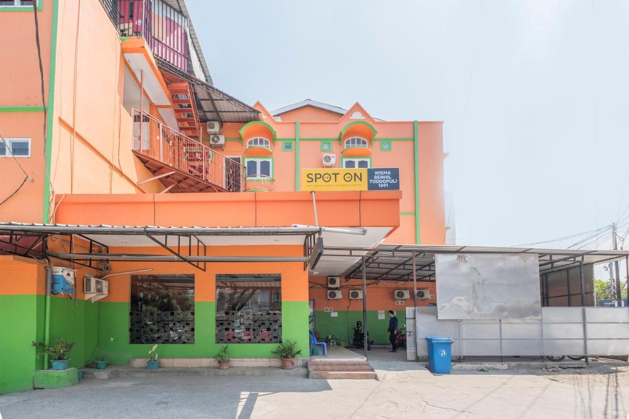 Oyo 1691 Wisma Benhil Toddopuli Hotel 2*